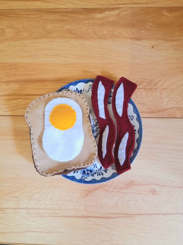 Breakfast set with bacon, egg and toast